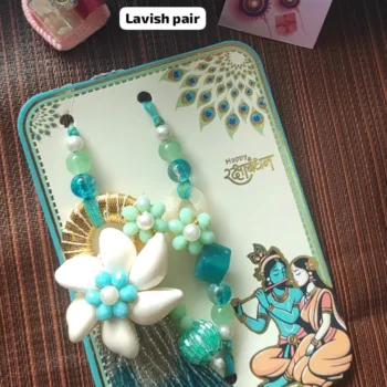 Lavish pair 452