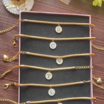 Initial bracelet 520